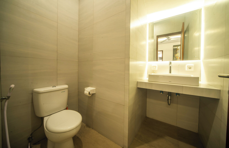 Bathroom 13