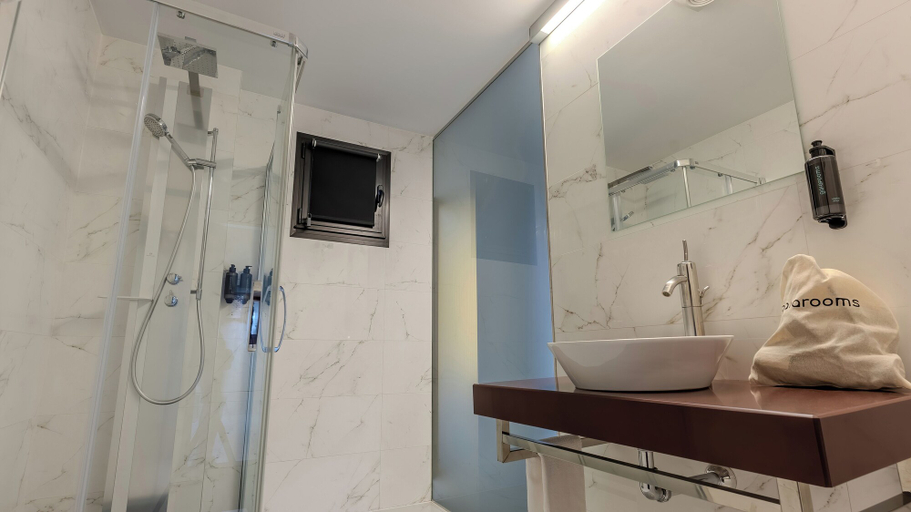 Bathroom 3, Hotel Barrio Húmedo by gaiarooms, León