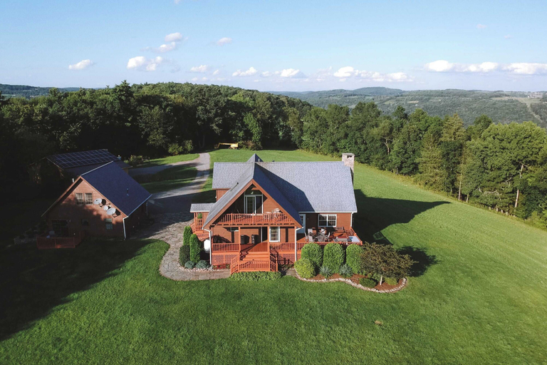 Mountain House & Cottage at Seminary Hill by Avantstay, Sullivan