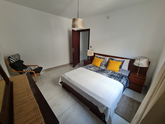 Room 2, Lovely 1-bed Apartment in Luanda, Maianga