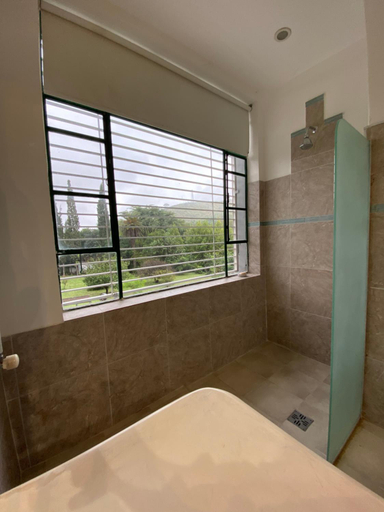 Bathroom 3, Un Lugar en La Calera, Colón