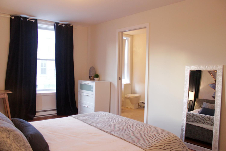 Bedroom, Suite Mont-Royal by MTLVacationRentals, Montréal