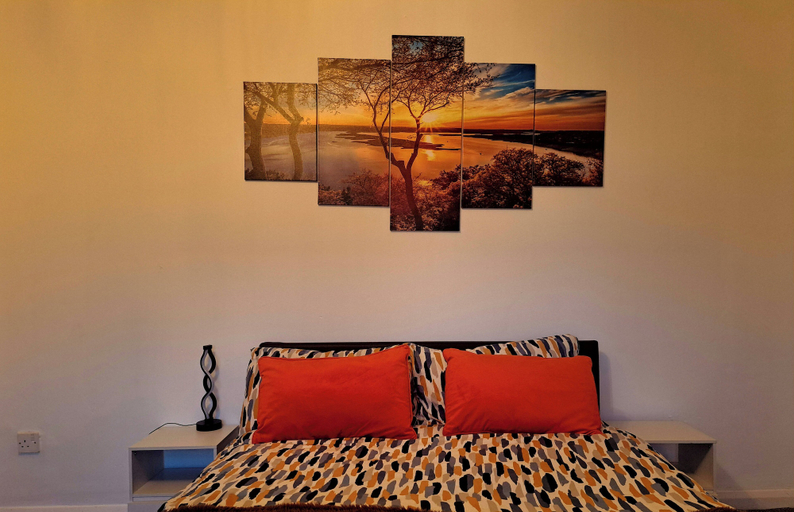 Room 3, 2 Bedroom House in Leeds - Sleeps 5, Wifi, Pets, Leeds