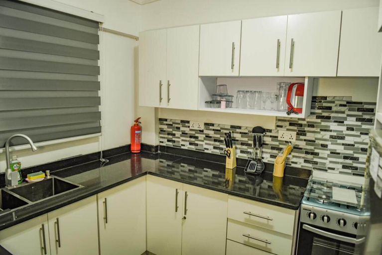 Private kitchen 5, 1 Bed Apartment Sleeps 2 -free Parking - Tv & Wifi, Tema