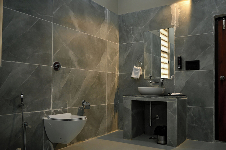 Bathroom 4, Bandhavgarh Tiger Resort, Umaria