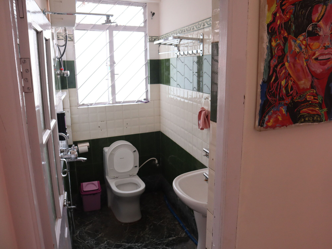 Bathroom 5, Hills Tale Backpackers Hostel, Darjiling