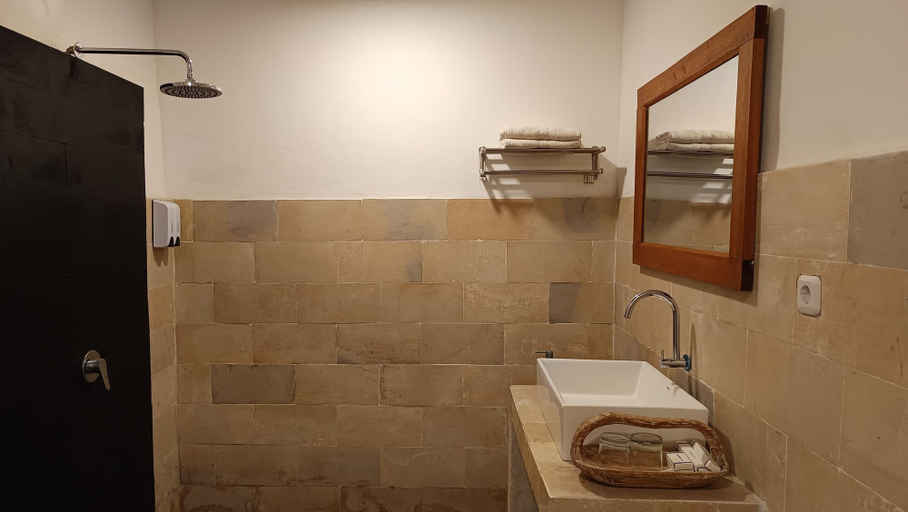 Bathroom 4, Nusa Summerville, Lombok