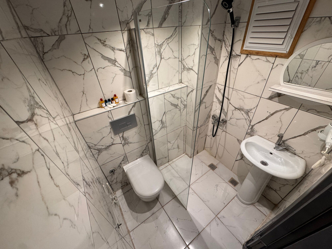 Bathroom 5, Siesta Premium Hotel, Beyoğlu