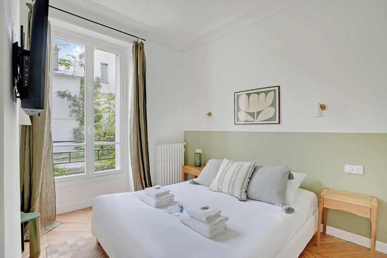 Room 5, Elegance and Charm in the Chic Town of Neuilly, Hauts-de-Seine