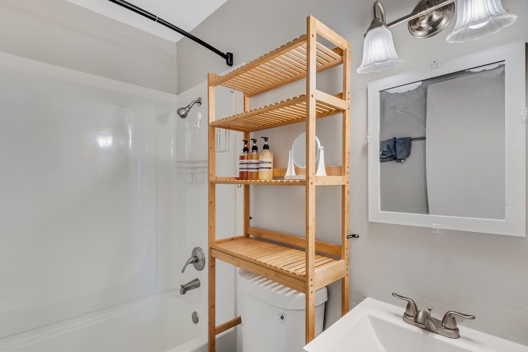 Bathroom 4, 3 Blocks to Notre Dame 2 Bedroom 1 Bath Home 815, Saint Joseph