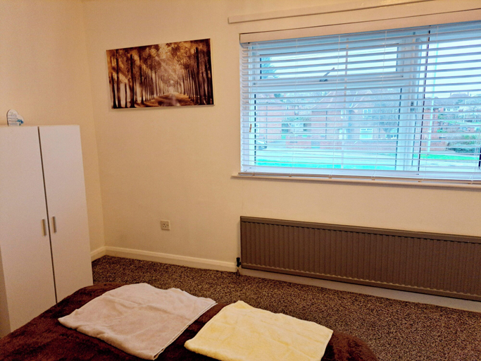 Room 2, 2 Bedroom House in Leeds - Sleeps 5, Wifi, Pets, Leeds