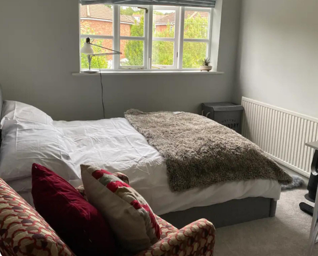 Room 4, Luxury Central Hale Living, Trafford