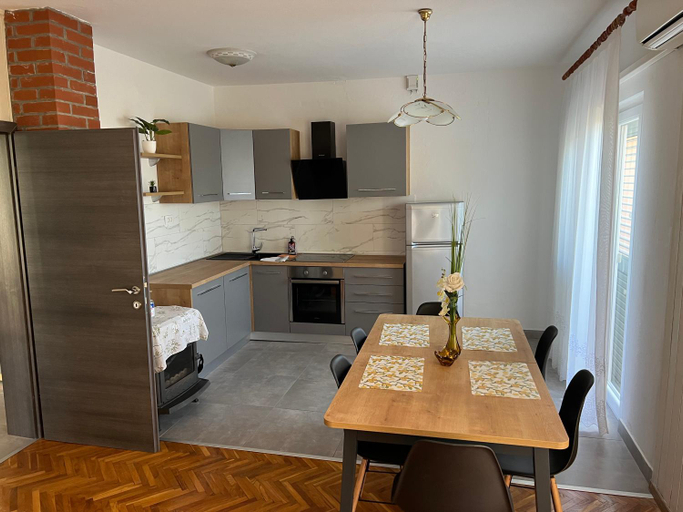 Others 4, Apartmani Katica, Novalja
