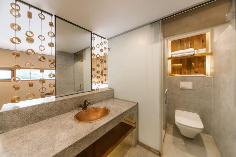 Bathroom 4