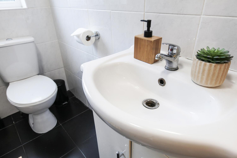 Bathroom 3, West Ealing Hububb Stay, London