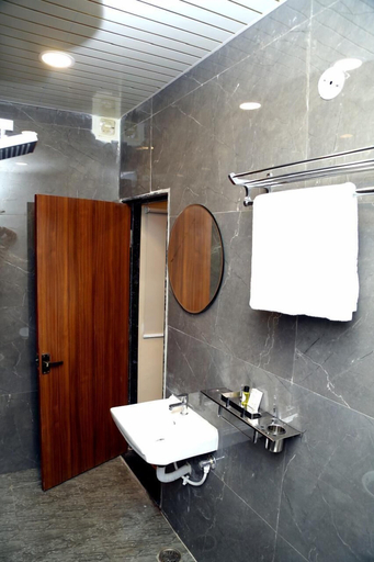 Bathroom 2, JMC Hotel Safar Inn Mhow, Indore