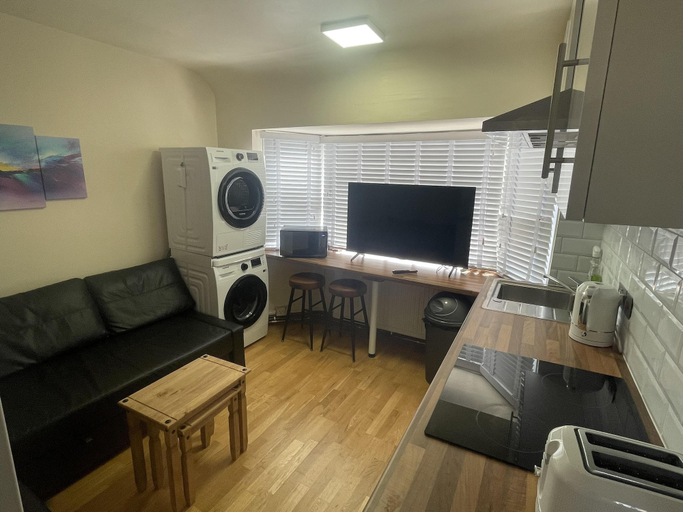 Others 4, Cosy Heathrow Apartment With 2 Bedrooms, London