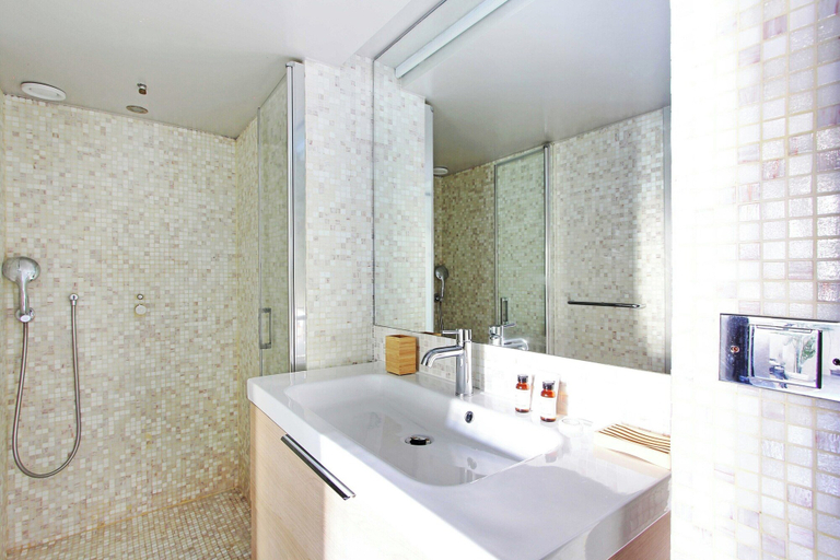 Bathroom, Magnificent apartment - 2BR/7P - Jardin Hérold, Paris