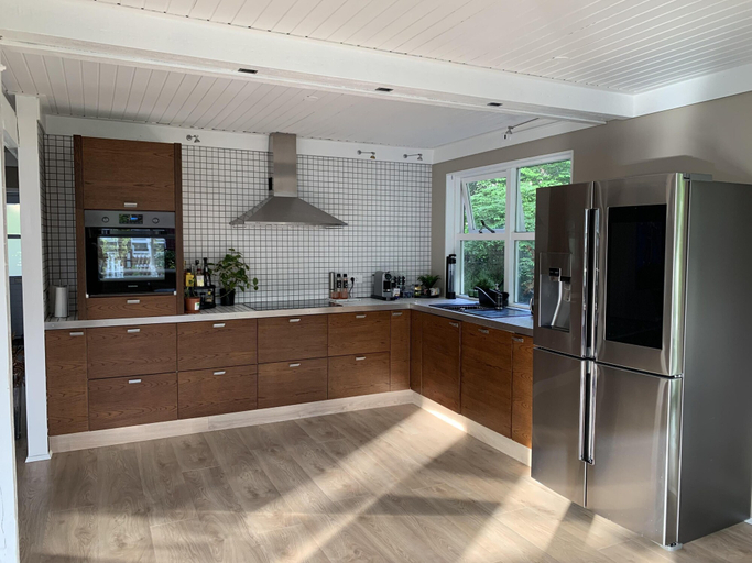 Private kitchen, Great 8 Person House, Reykjavik, Free use of Car!, Kópavogur