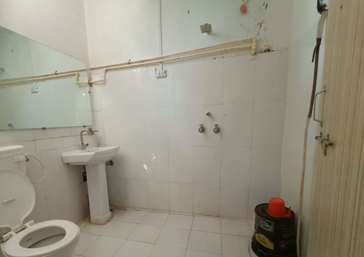 Bathroom 3, Trishala inn, Gwalior