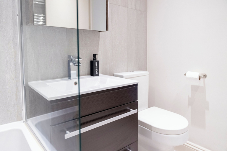 Bathroom 2, Brixton/2bed Flat/privateterrace/tv/wifi, London
