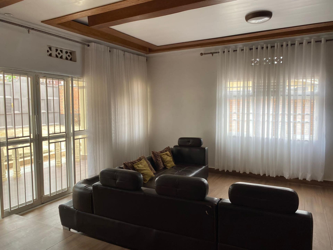 Living area, Captivating 4-bed House - Garden & Free Parking, Kicukiro