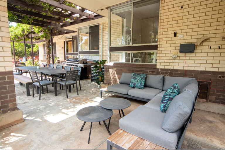 Room 3, Sandy Pool Shack - Pet Friendly, Adelaide