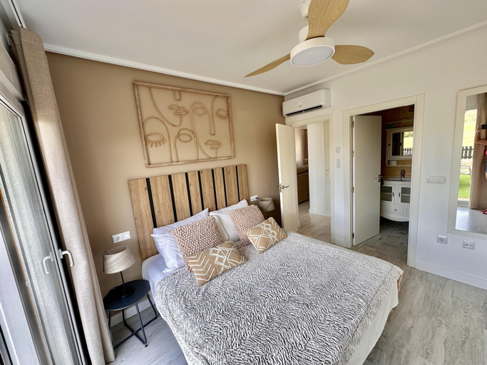 Room 2, Luxurious Frontline Golf Villa on Mar Menor Golf, Murcia