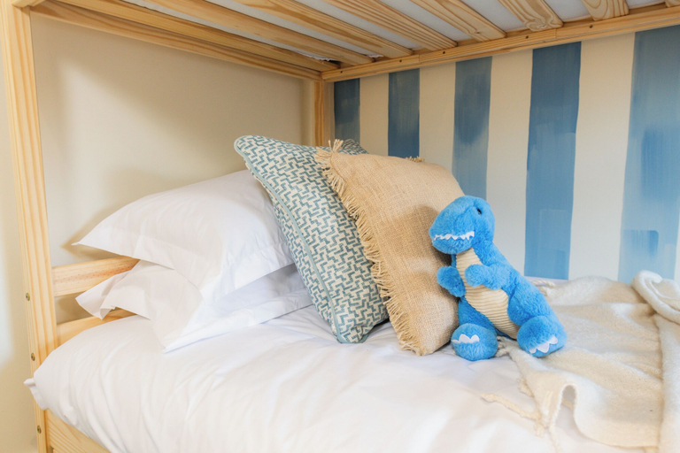 Room 2, Coastal Location - Sleeps 6 & Pet Friendly, North Down and Ards
