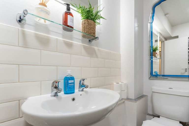 Room 2, Host Stay Sea View on Manchester Road, Brighton and Hove