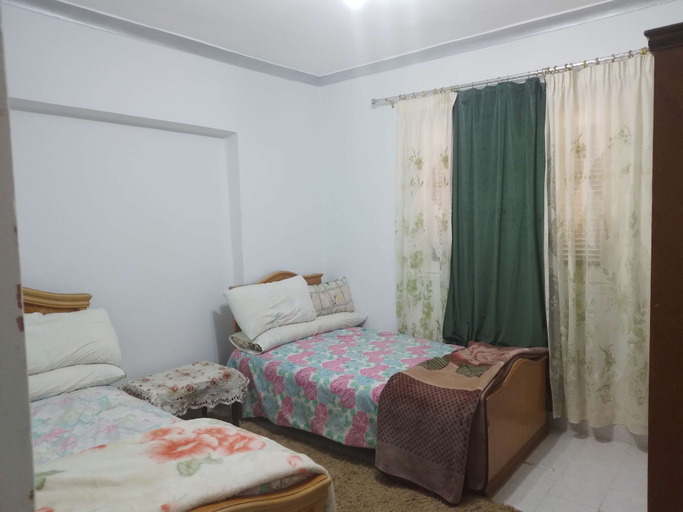 Room 4, 2 Bedroom Apartment With Balcony, Az-Zohur