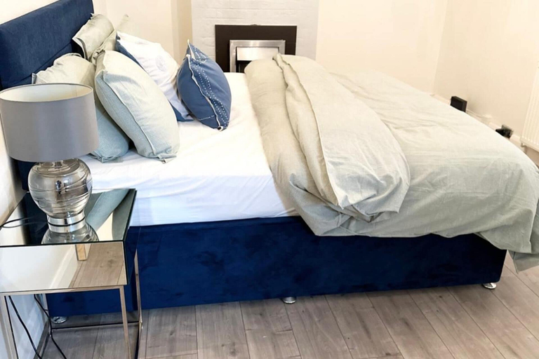 Room 5, 4 Bed House-Garden-Parking-15 min Elizabeth Line, London