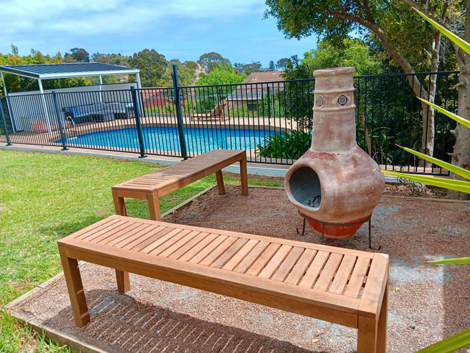 Room 5, The Ultimate Poolside Escape - Pet Friendly, Adelaide
