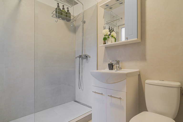 Bathroom, Top-Floor Romanian Athenae 2BR Apartment, Quiet City Views, Municipiul Bucuresti