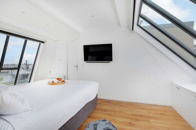 Bedroom 3, Exceptional triplex with terrace - Montmartre, Paris