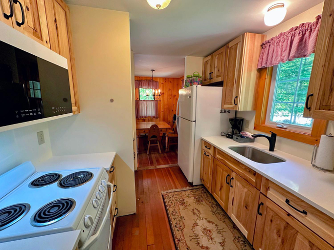 Others 3, 11G Quintessential New Engalnd Cottage with Fantastic Views!, Grafton