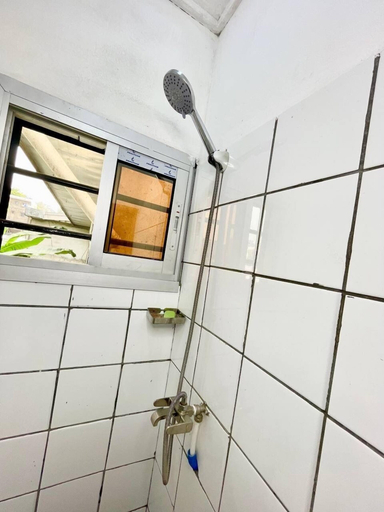 Bathroom 4, 1 Bed Studio Sleeps 2 - Canal View, Wifi, Parking, Wouri