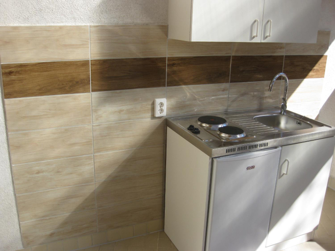 Others 4, Parti Apartman, Siófok