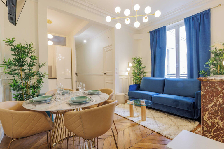 Dining 4, Chic and Refined Apartment, Hauts-de-Seine