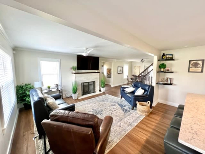 Others 5, Modern Home Just 10 Mins to Notre Dame 18384, Saint Joseph