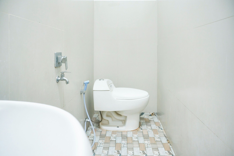 Bathroom 3, Hotel O Tanjung Karang Near Central Plaza Formerly Wisma Bambu, Bandar Lampung