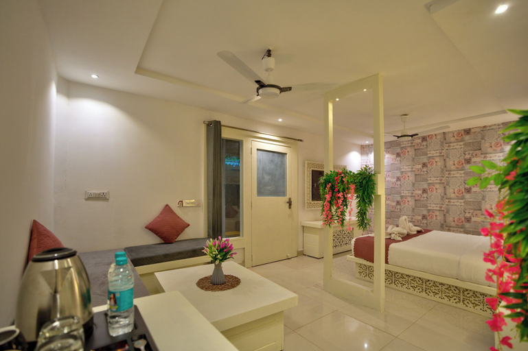 Bathroom 5, Raya Resorts, North Goa