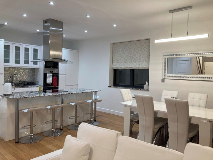 Dining 3, London Dreamhouse With 3 Bedrooms, London