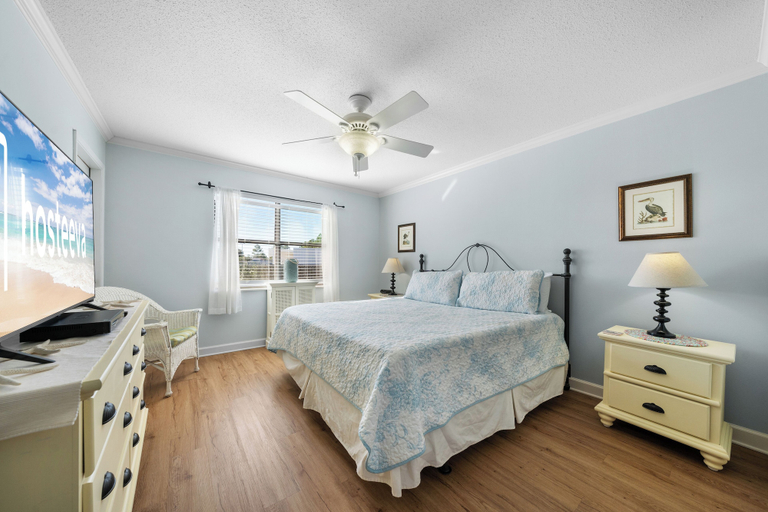 Bedroom 2, Mariner Lakes 15, Baldwin