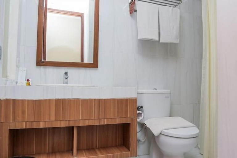 Bathroom 16