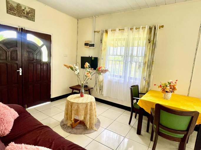 Dining 2, 3 Bed House - Sleeps 6 - Garden - Parking - Wifi, Munder