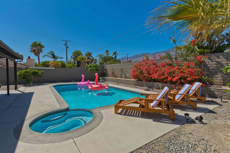 Room 5, Modern Home w Private Pool Spa Pets Welcome, Riverside