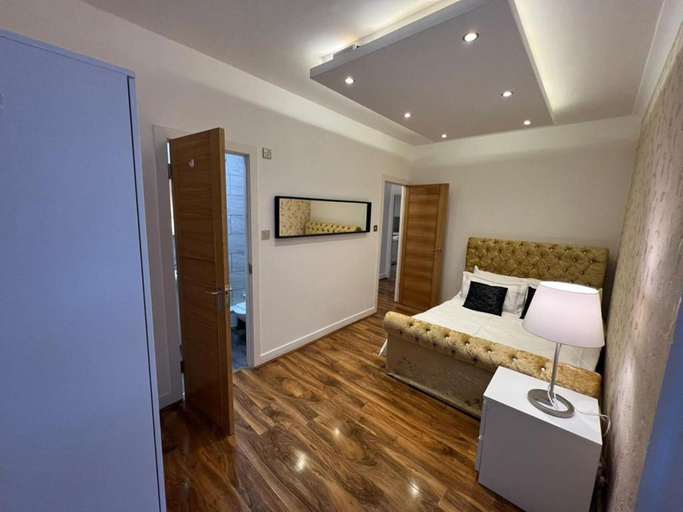 Others 3, Captivating 4-bed Apartment in London, London