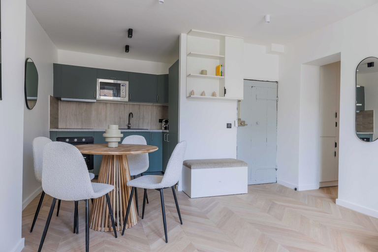 Private kitchen 2, Renovated Studio rue du Roi de Sicile / Marais, Paris
