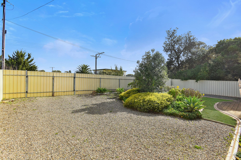 Room 2, Goolwa Blue Escape - Beach Spacious Wi-fi, Alexandrina - Coastal